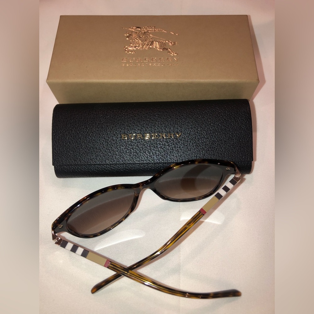 Burberry Sunglasses (never worn) - Picture 2 of 3